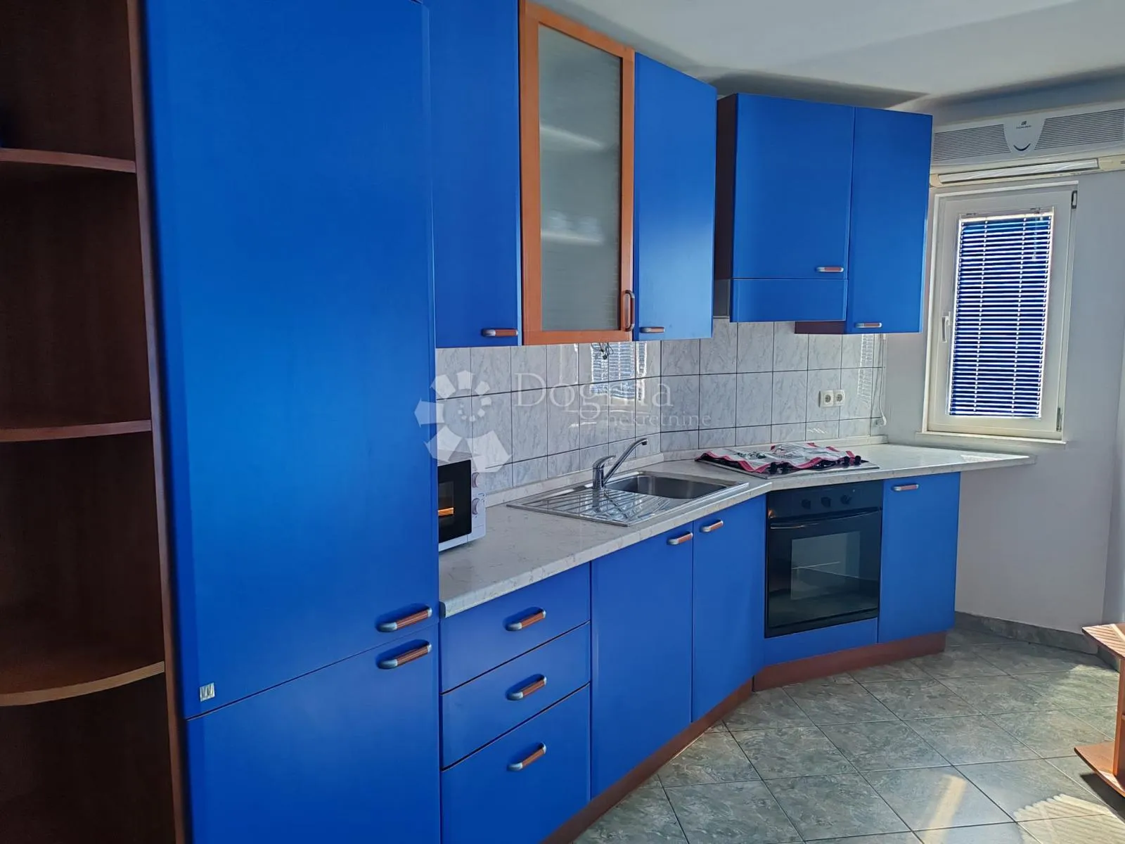 zatoglav - kuća nadomak mora sa 7 apartmana i poslovnim prostorom - slika 31