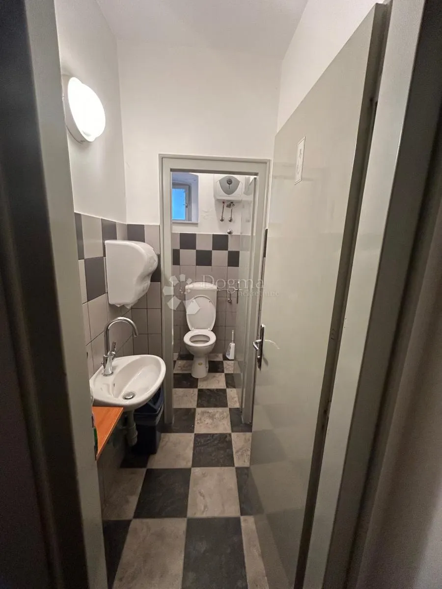 poslovni kompleks u poslovnoj zoni - slika 16