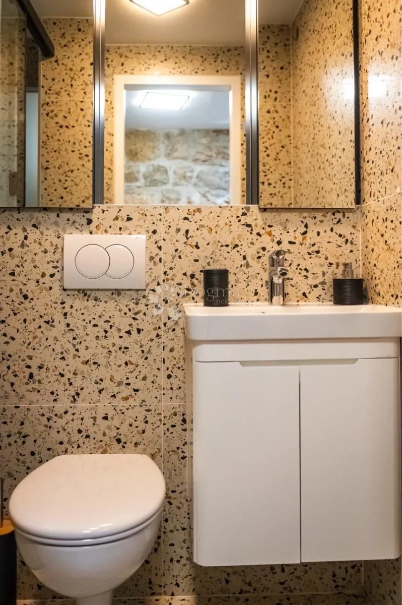 renovirana kamena kuća u radunici - slika 12