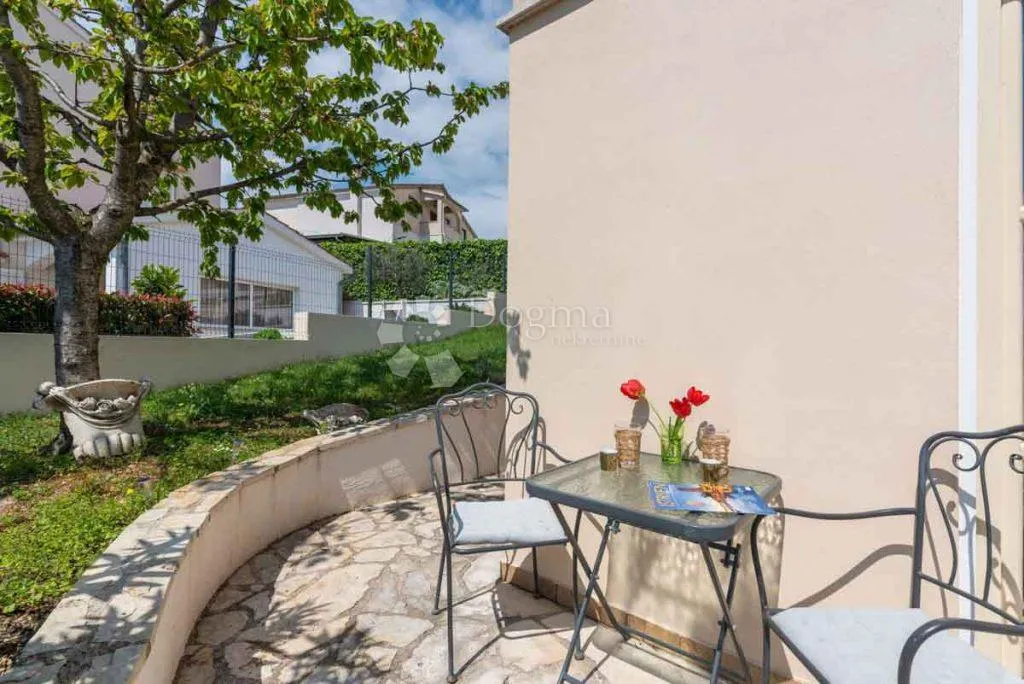 romantična kamena villa s bazenom - slika 3