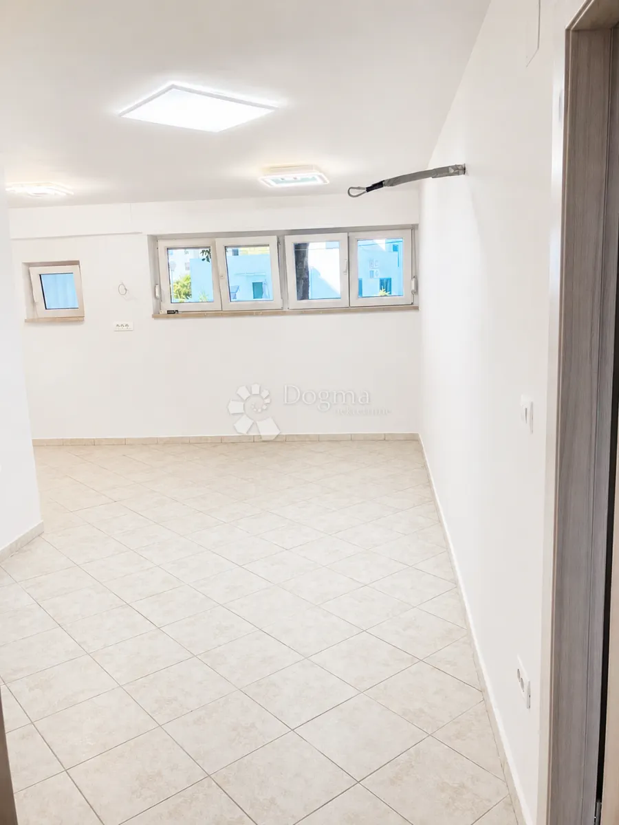 prilika, mali stan u blizini centra - slika 6