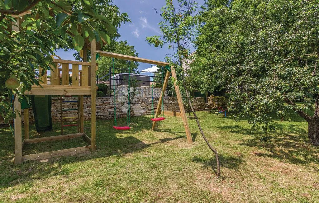 kamena kuća na prostranom imanju! - slika 15