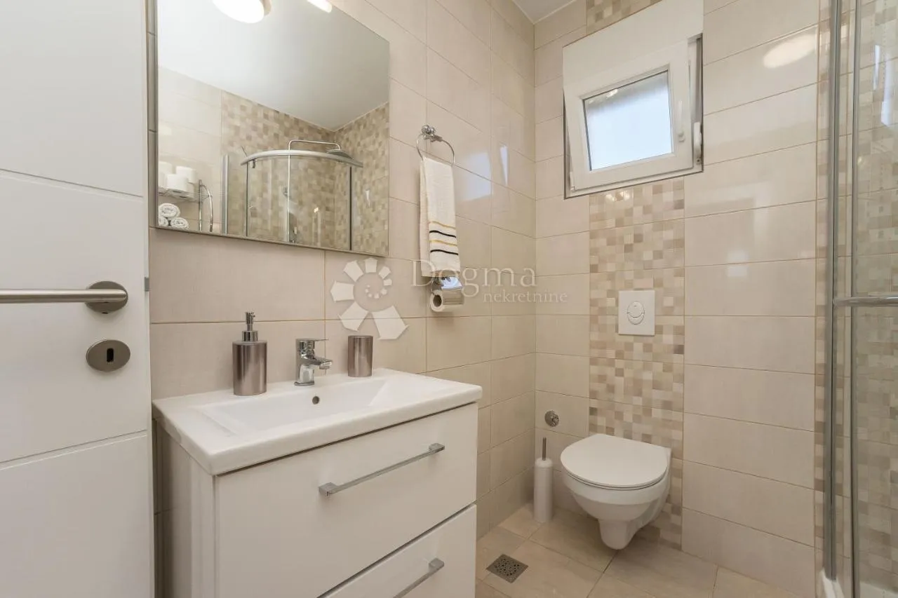 villa 100m od mora - slika 16