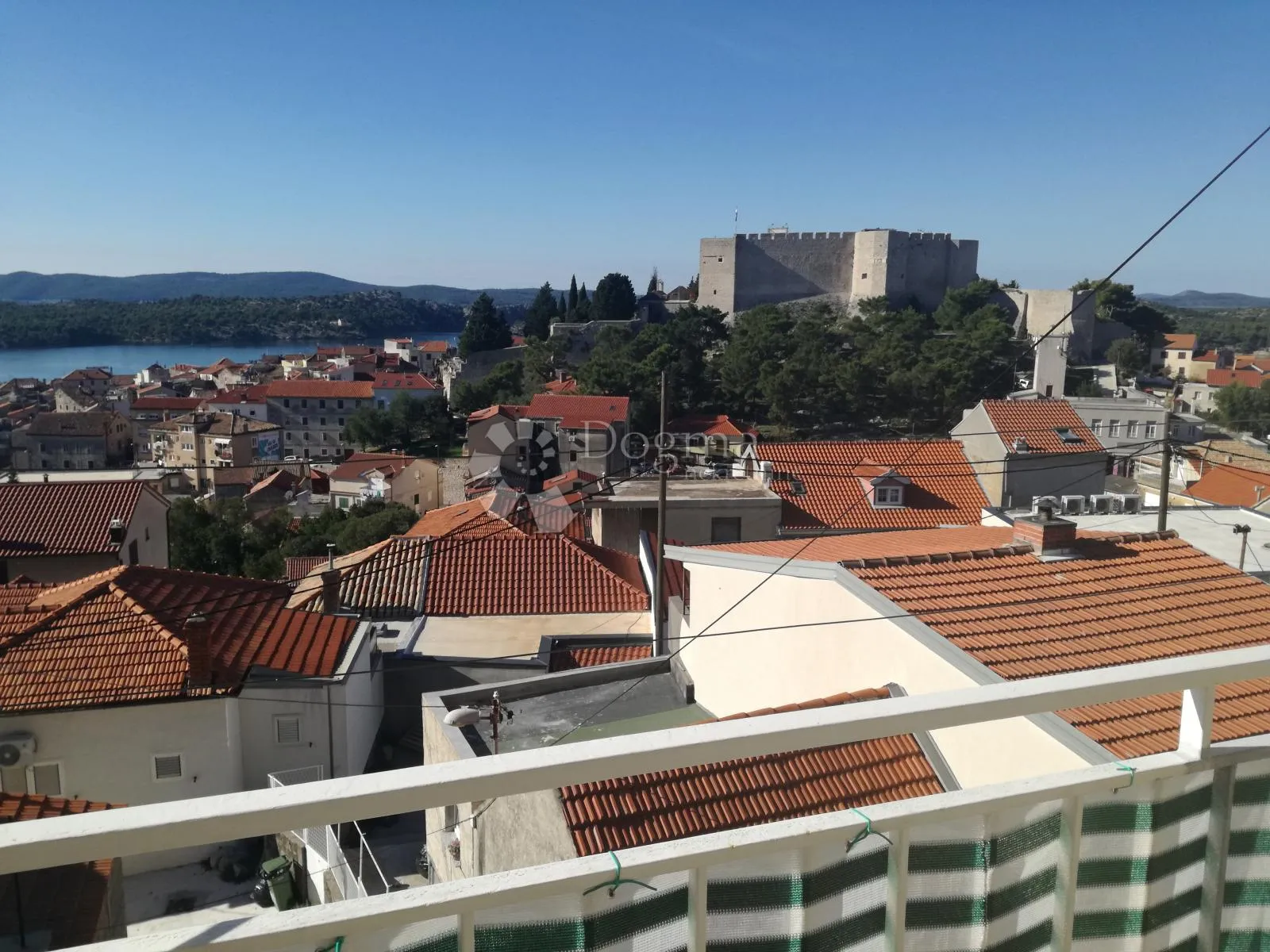 prodaje se prostran i sunčan stan u šibeniku - slika 2
