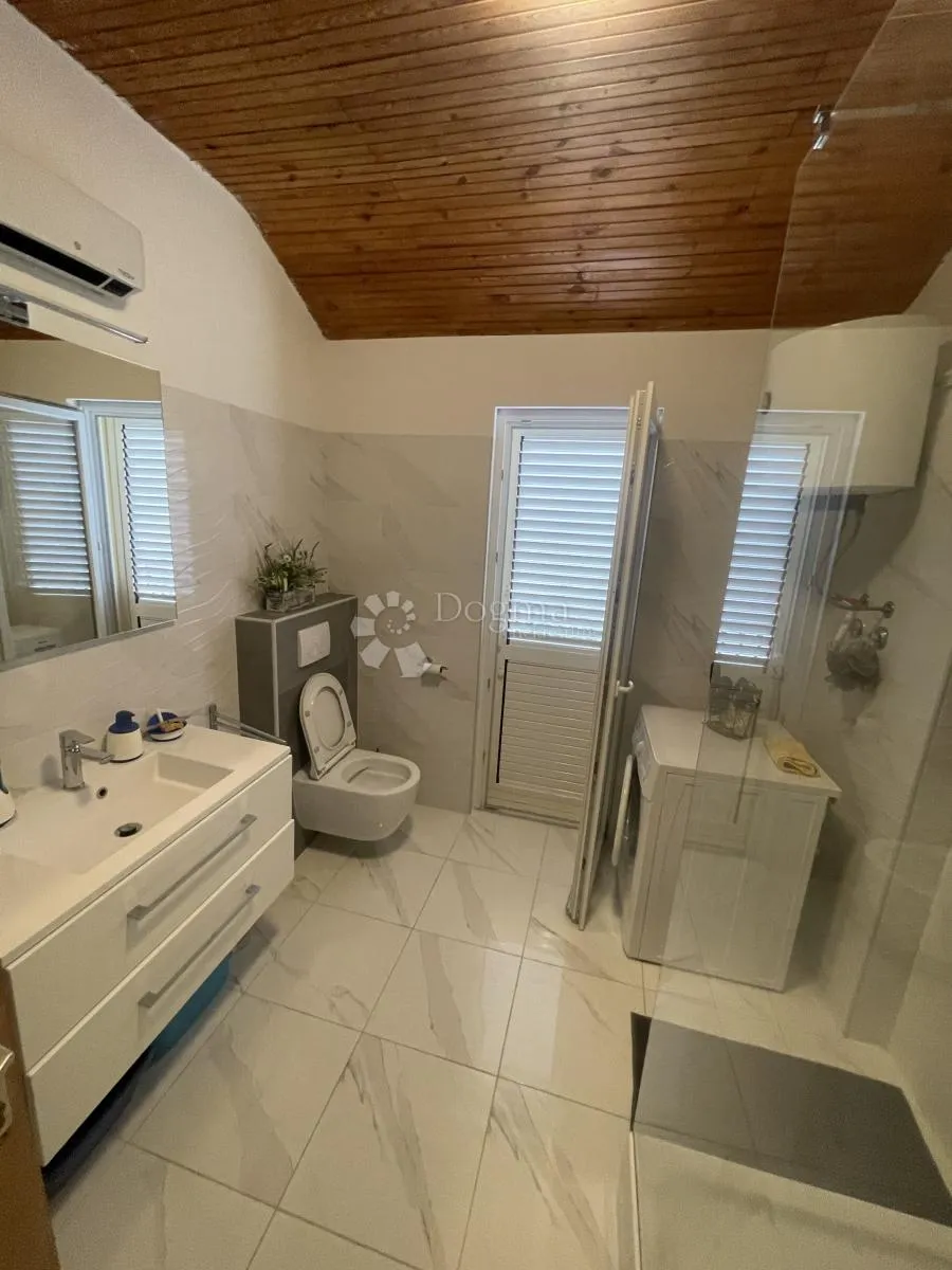 prekrasna kuća vodice - slika 9