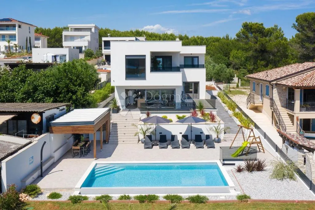 prekrasna vila pomer - slika 3