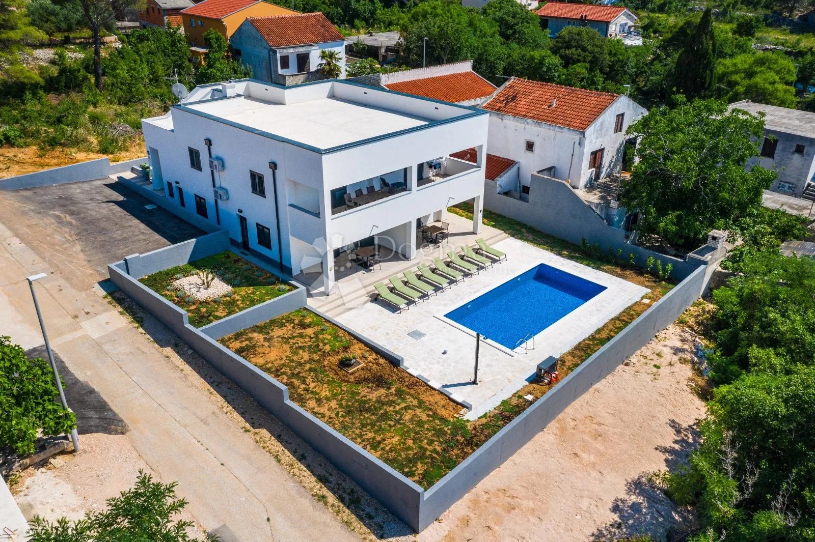 kuća s bazenom i pogledom na more – novigrad - slika 29