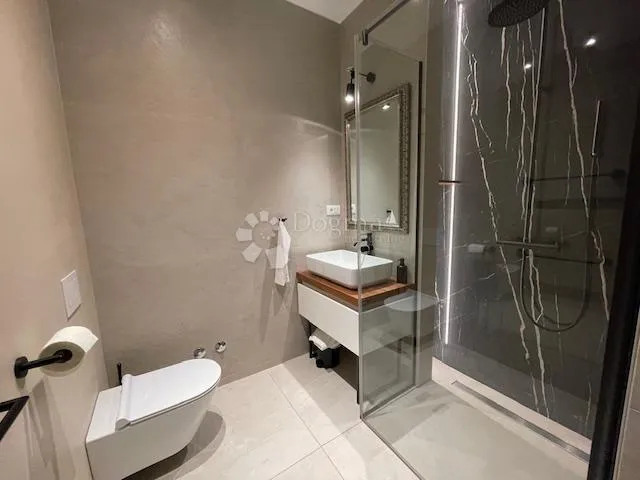 iznajmljujem tri sobe i dva apartmana u samom centru grada - slika 20