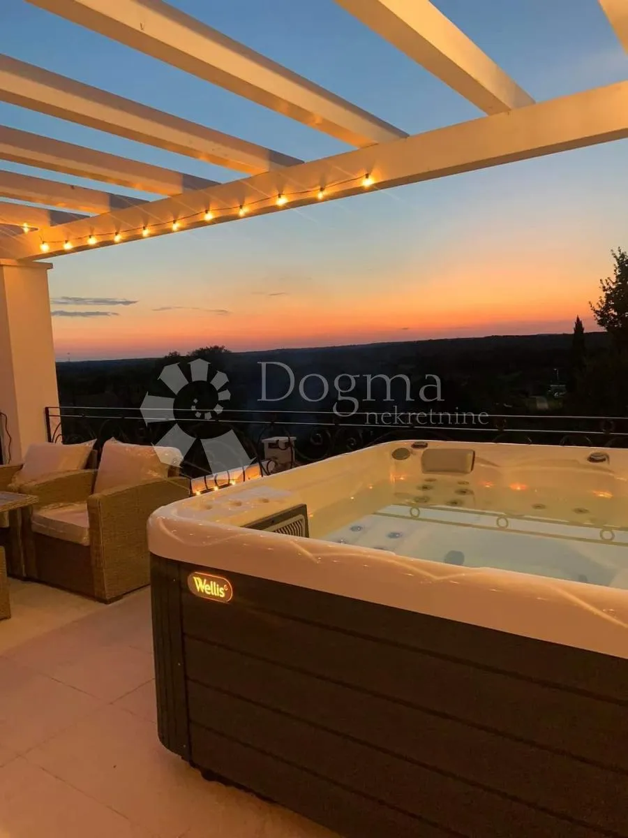 novoizgrađena vila u okolici barbana na brežuljku s otvorenim pogledom - slika 42