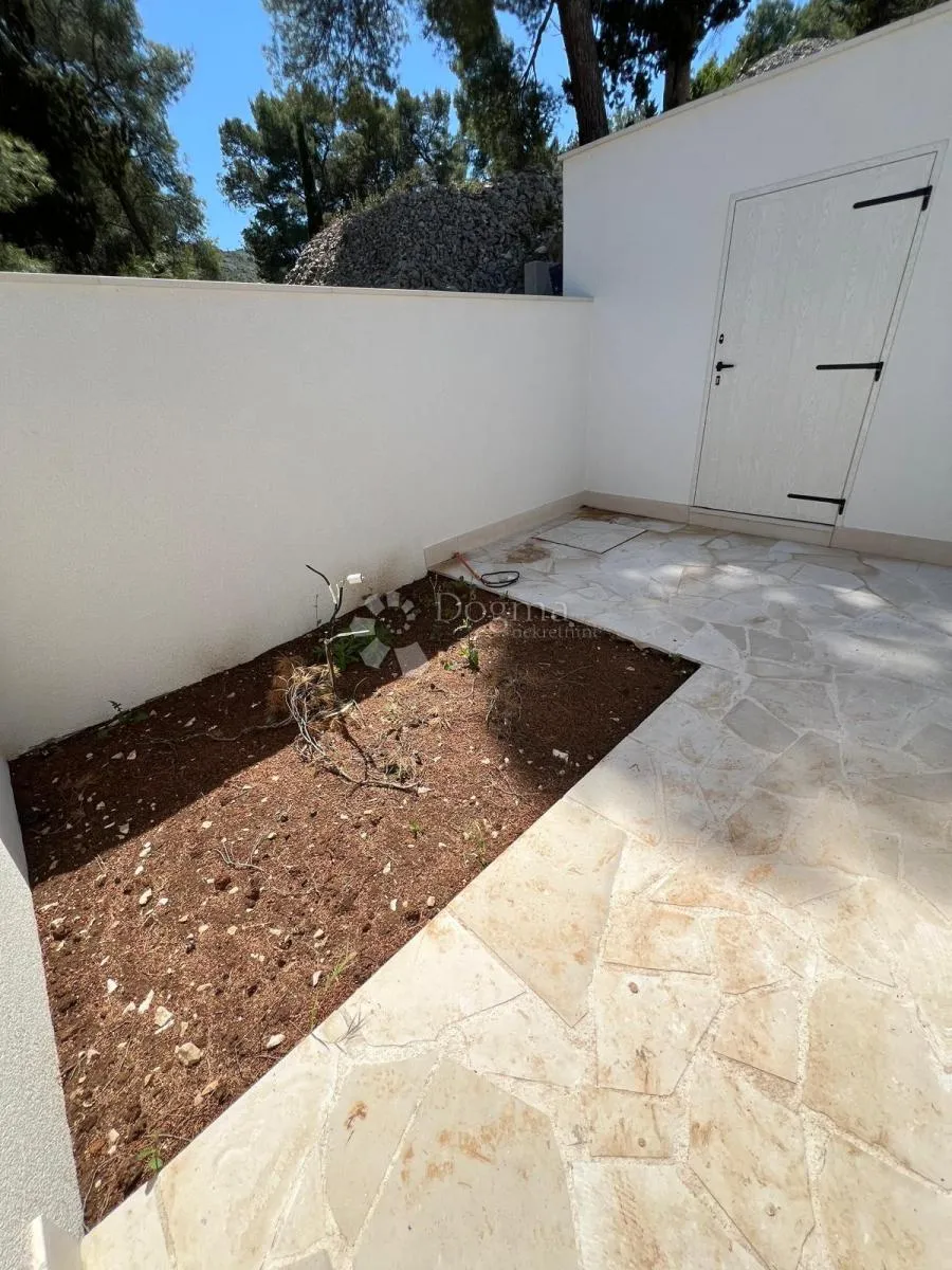 drugačija vila s bazenom, brač, bobovišća - slika 21