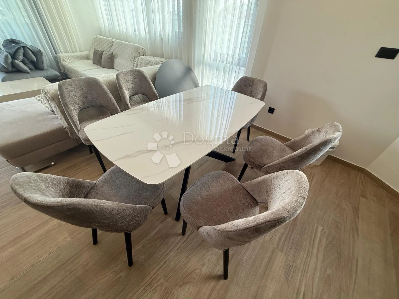 luksuzan namješten penthouse s pogledom na more - slika 14