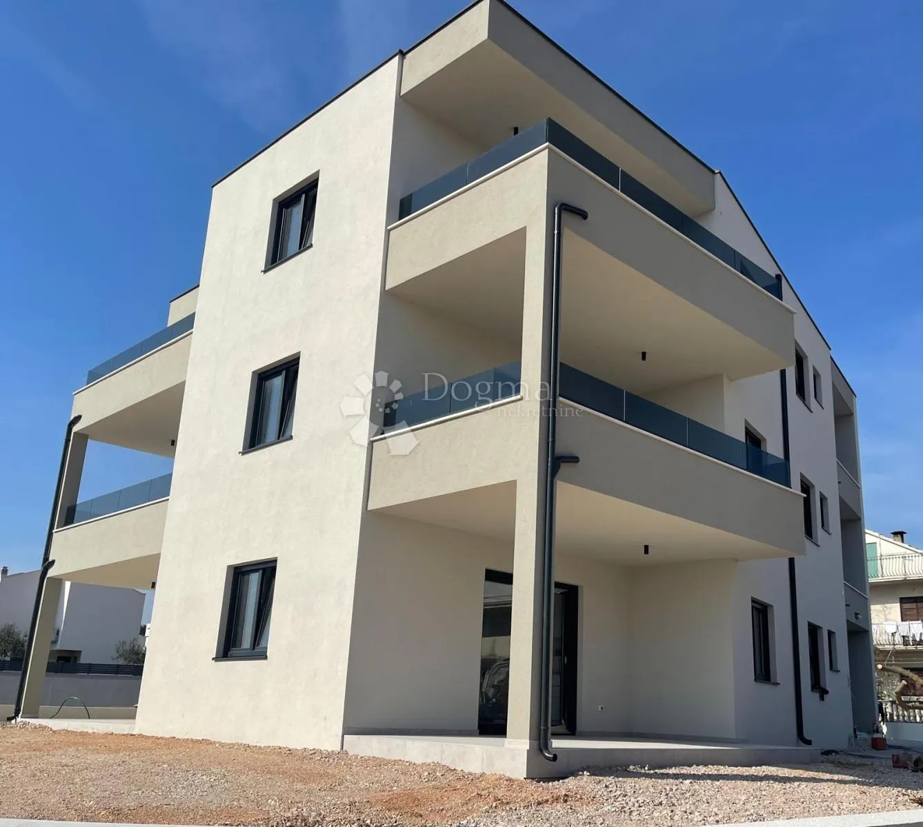 stan vodice novogradnja - slika 2
