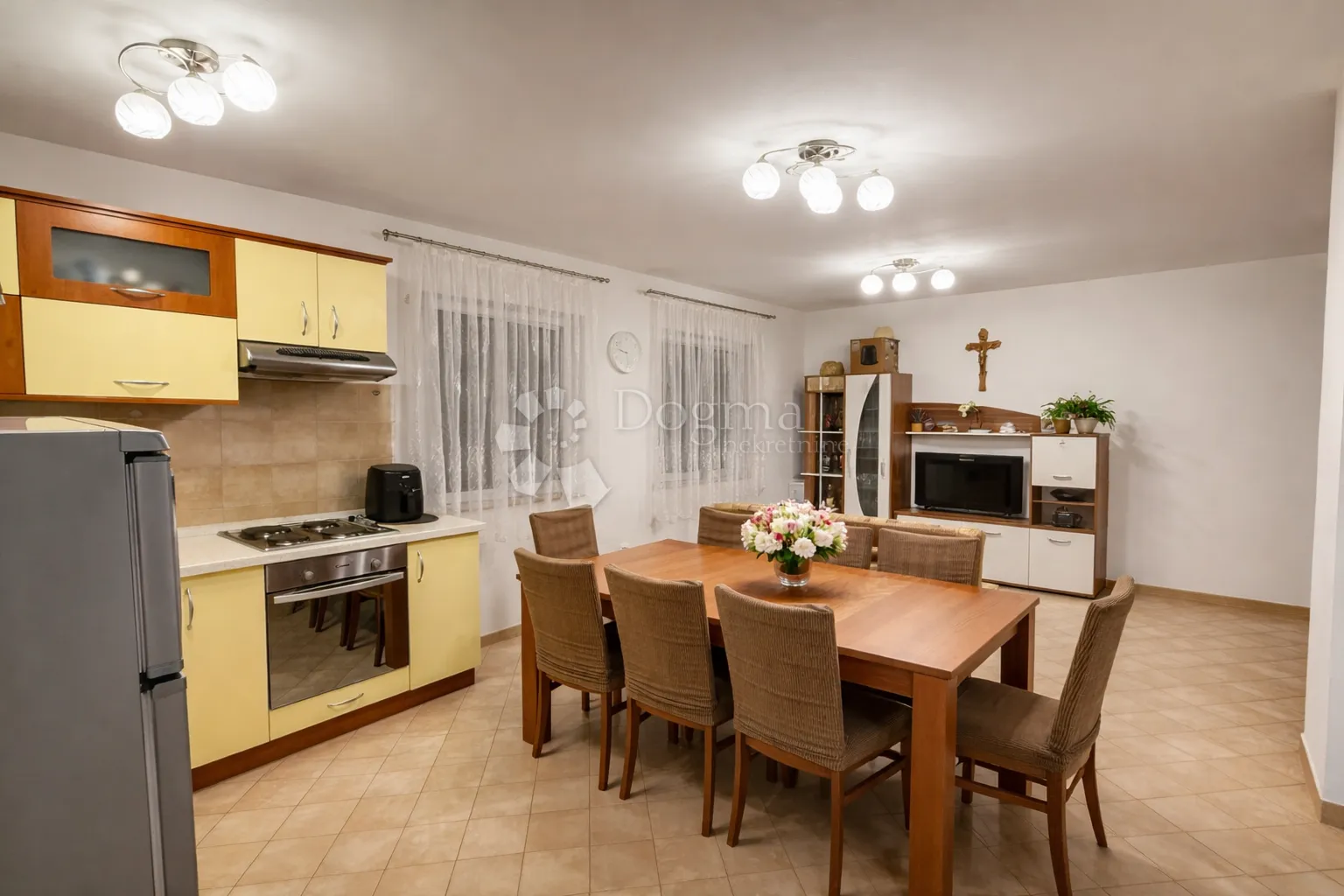 zanimljiv mediteranski dom s pogledom na brijune - slika 3