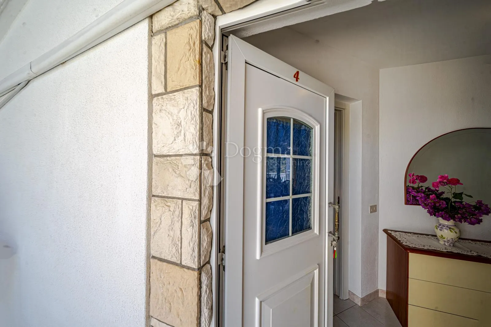 prvi red do mora: samoodrživa apartmanska vila s uhodanim poslovanjem – vela luka, korčula - slika 111
