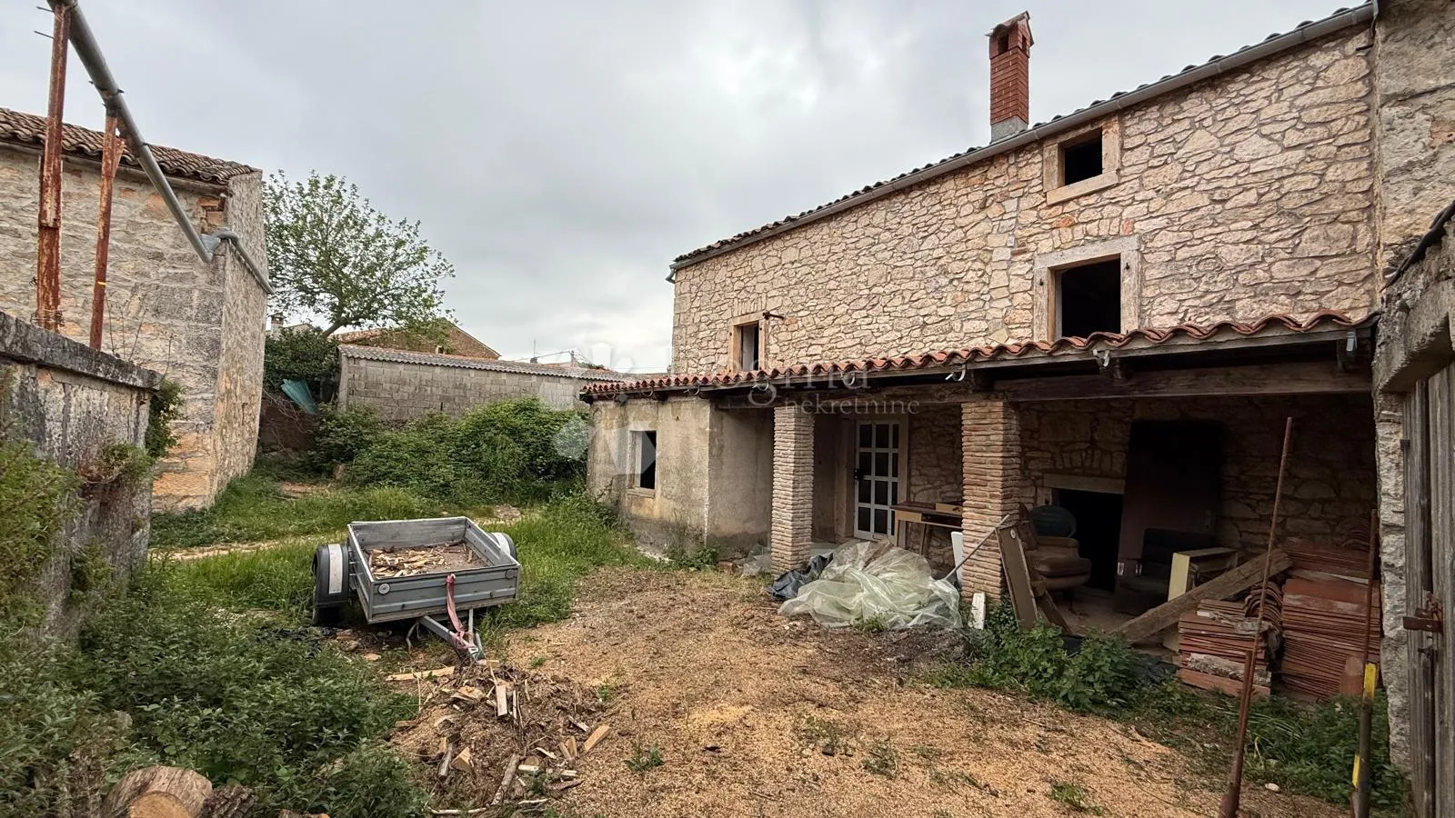 kamena priča za renovaciju na dobroj lokaciji - slika 6