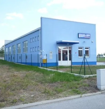 poslovna zgrada u podturnu - slika 2