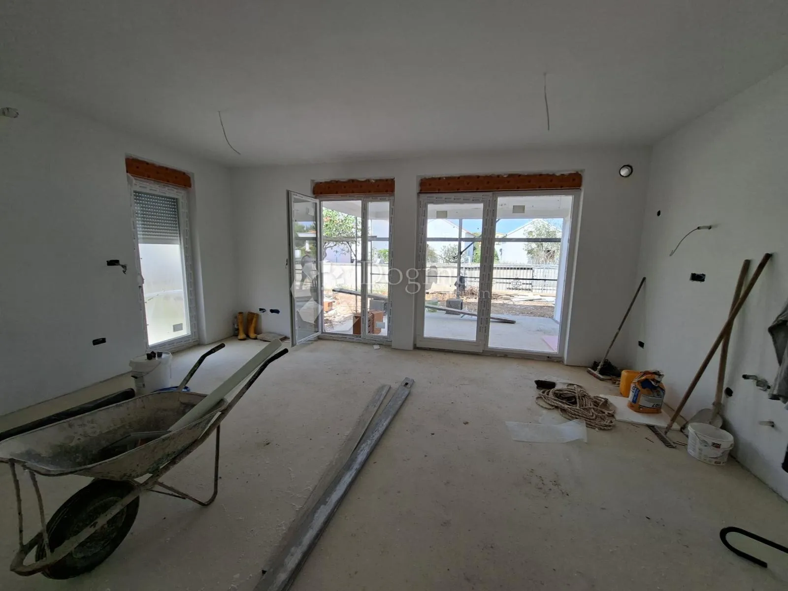 dvoetažni apartman sa bazenom - slika 7