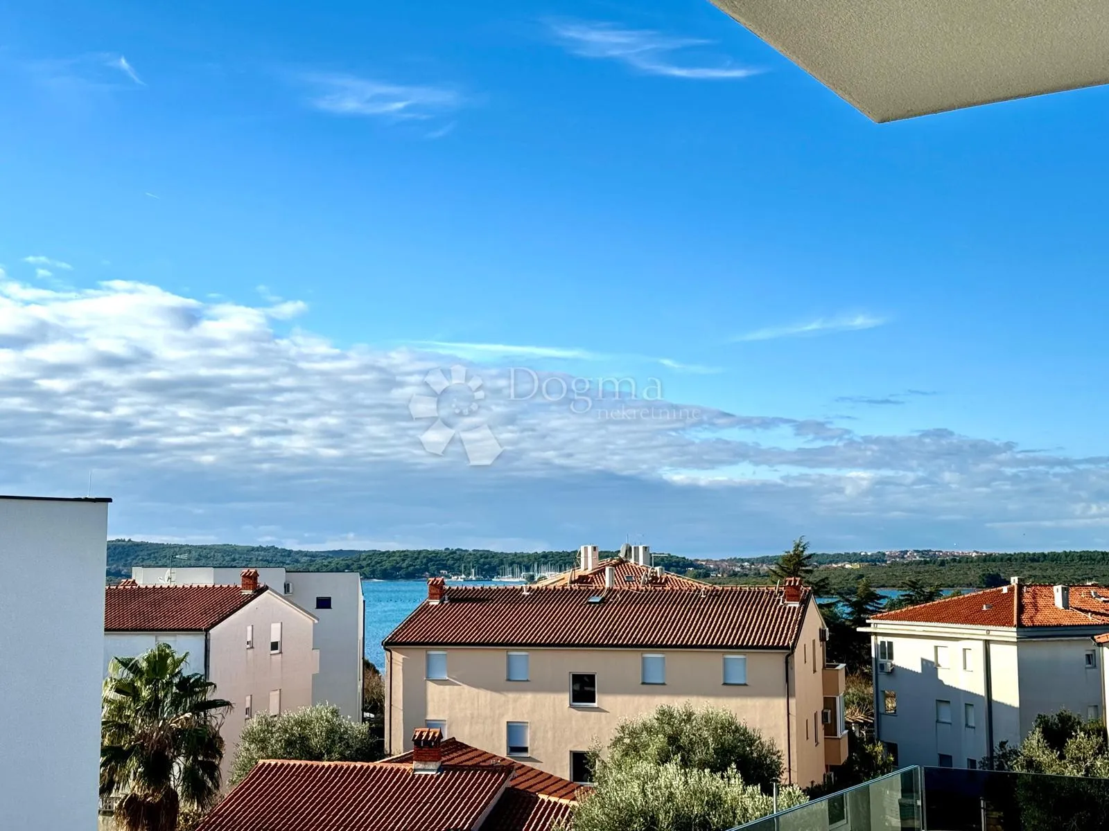 dvosobni stan s pogledom na more - medulin! - slika 2
