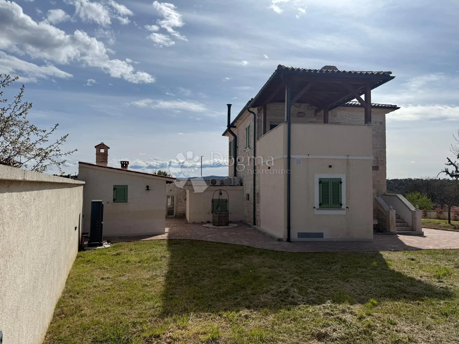 kamena vila s infinity bazenom, konobom i panoramskim pogledom na prirodu - slika 52