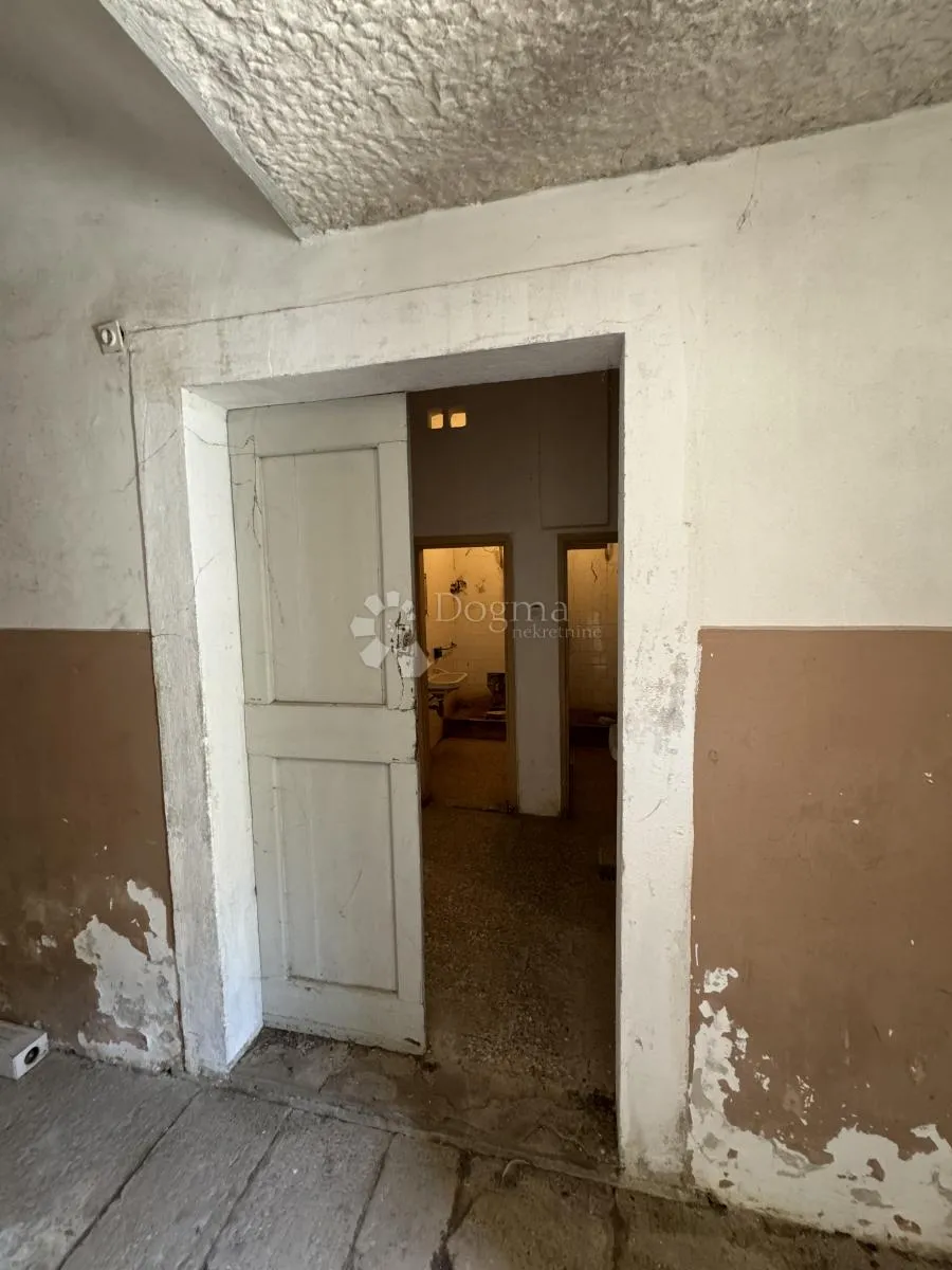 jedinstveni poslovni prostor 142m2 -pula centar - slika 9
