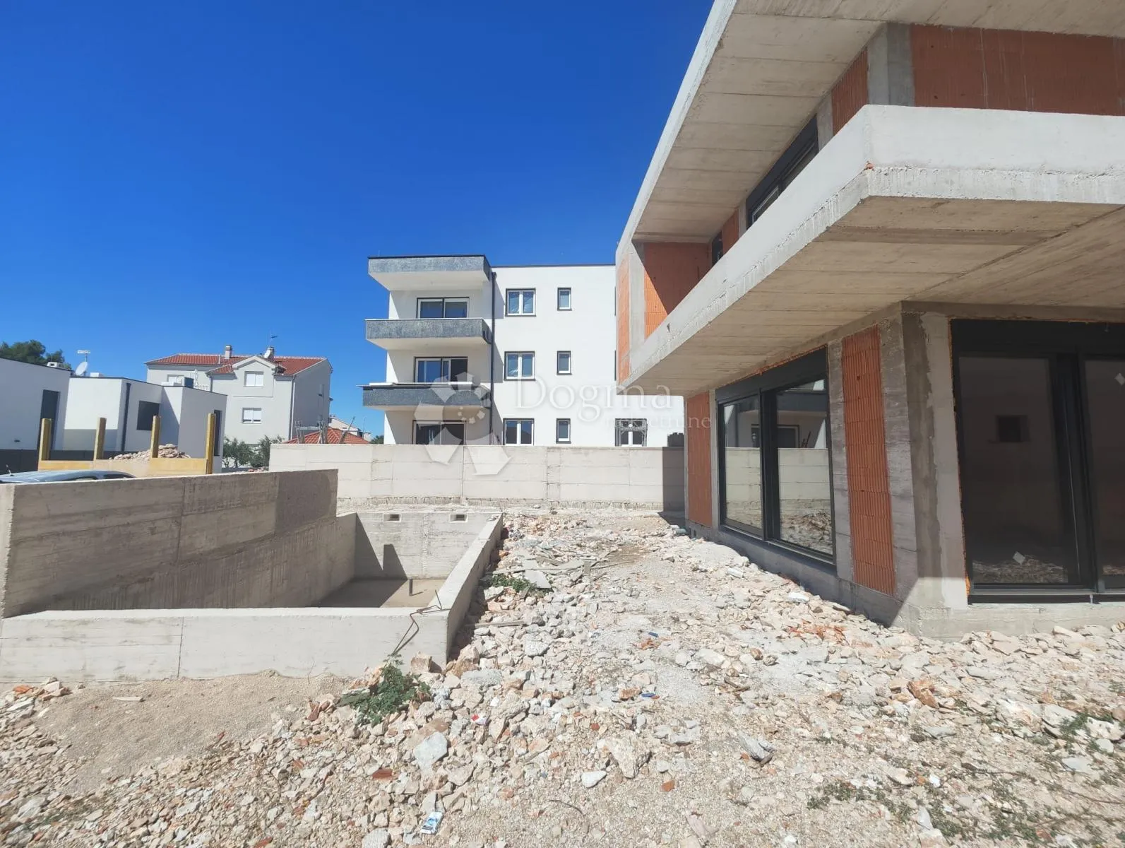 brodarica- villa s bazenom - slika 5