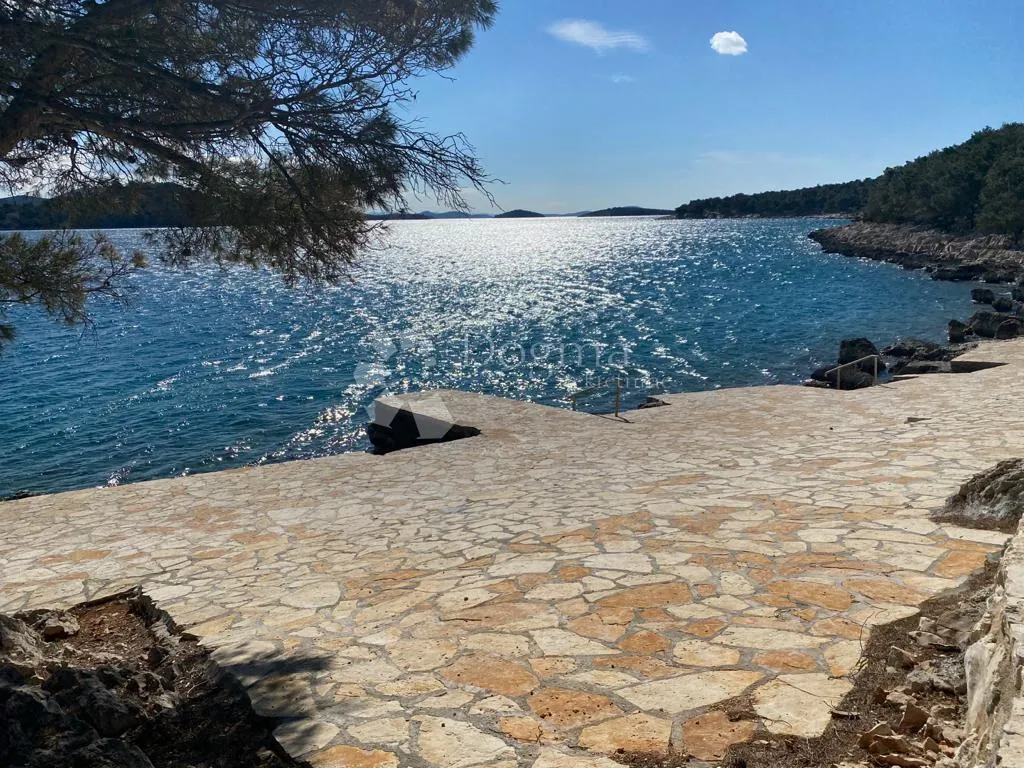 tisno kuća u prvom redu do mora odlična prilika - slika 19
