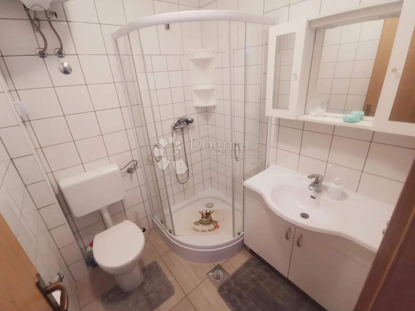 kuća na viru s bazenom i apartmanima - 698m2 - slika 15