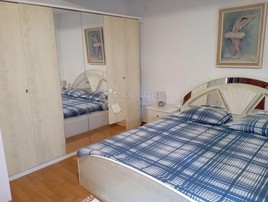 apartman krk, 43 m2 sa terasom, vrtom i pogledom na more - slika 4