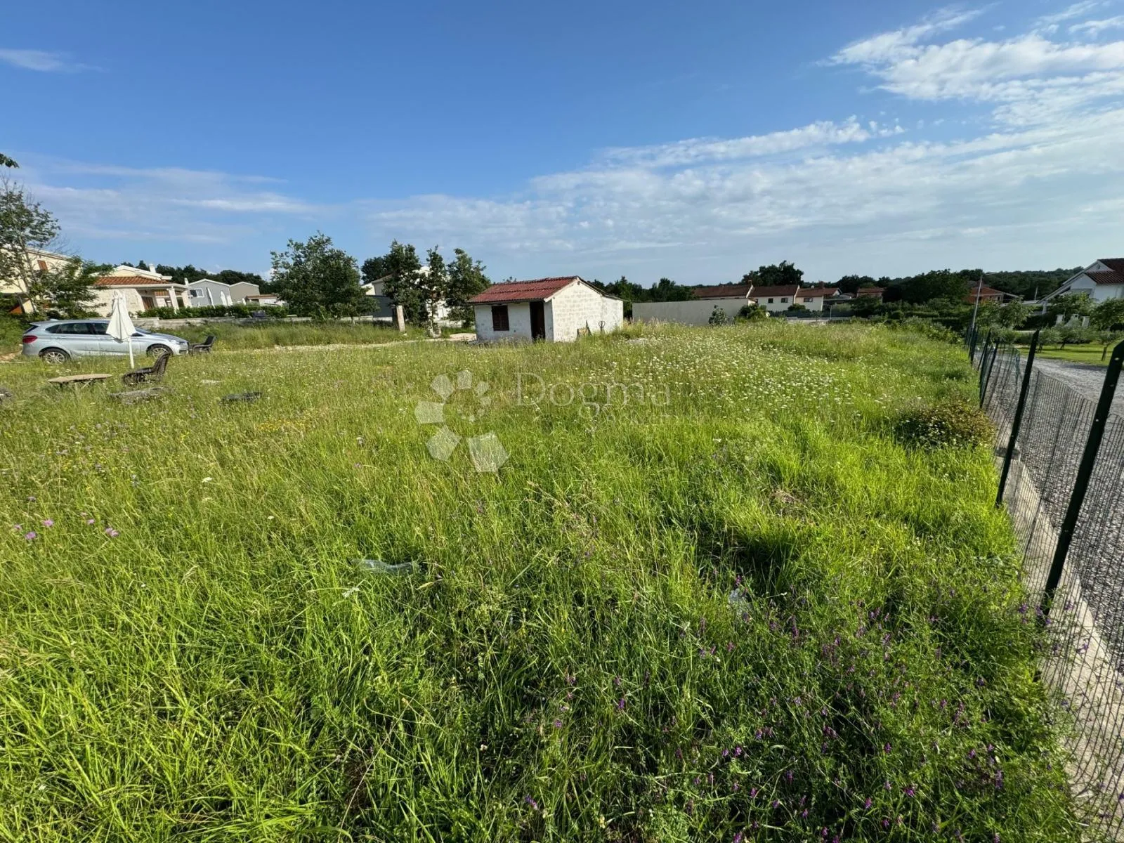 građevinska parcela 554 m² sa projektom za modernu vilu sa bazenom - slika 8