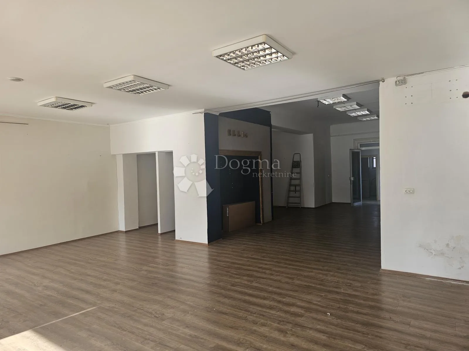poslovni prostor u centru grada - slika 2
