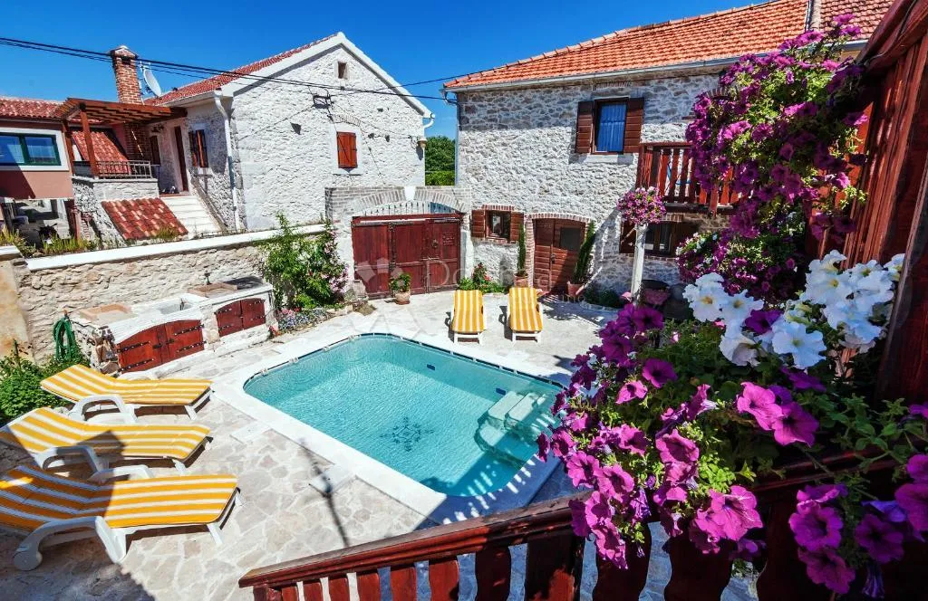 Zadar,Arbanasi - PROFITABILNA INVESTICIJA! 6 apartmana s bazenom