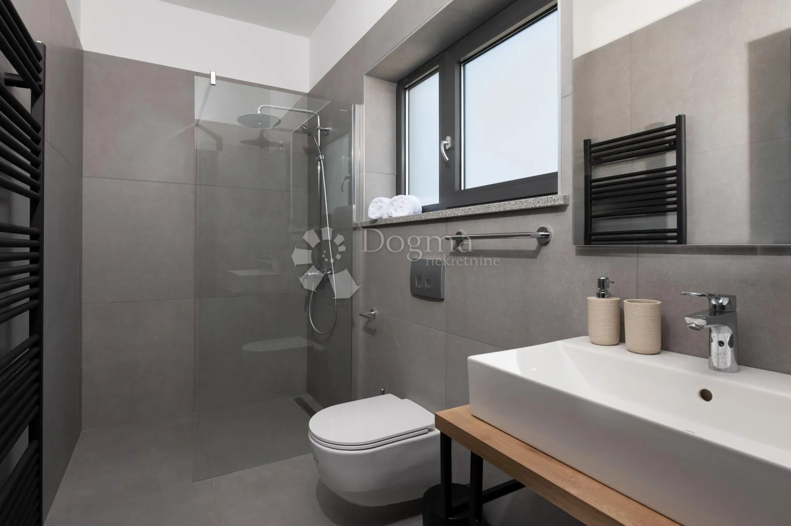 elegantna villa s bazenom, novogradnja! - slika 14