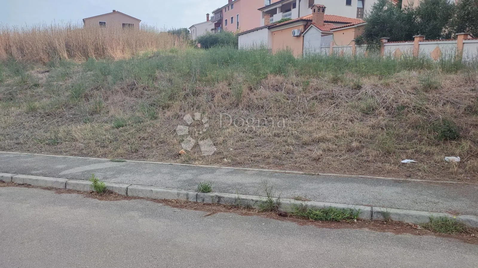 građevinsko zemljište na velom vrhu: idealno za zgradu ili obiteljsku kuću!" - slika 2
