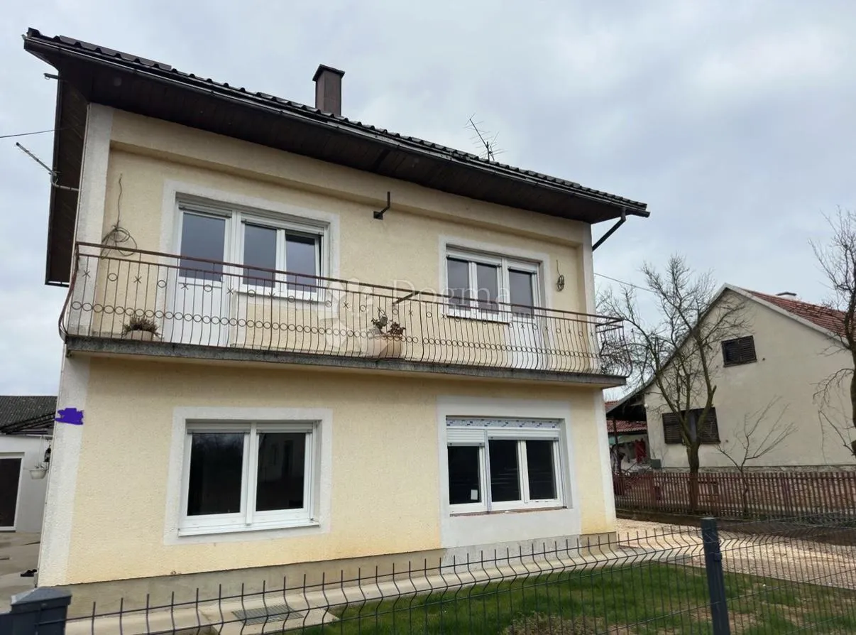 kuća s 2 stana 2 pomoćna objekta i 3000 m2 vrta - slika 2