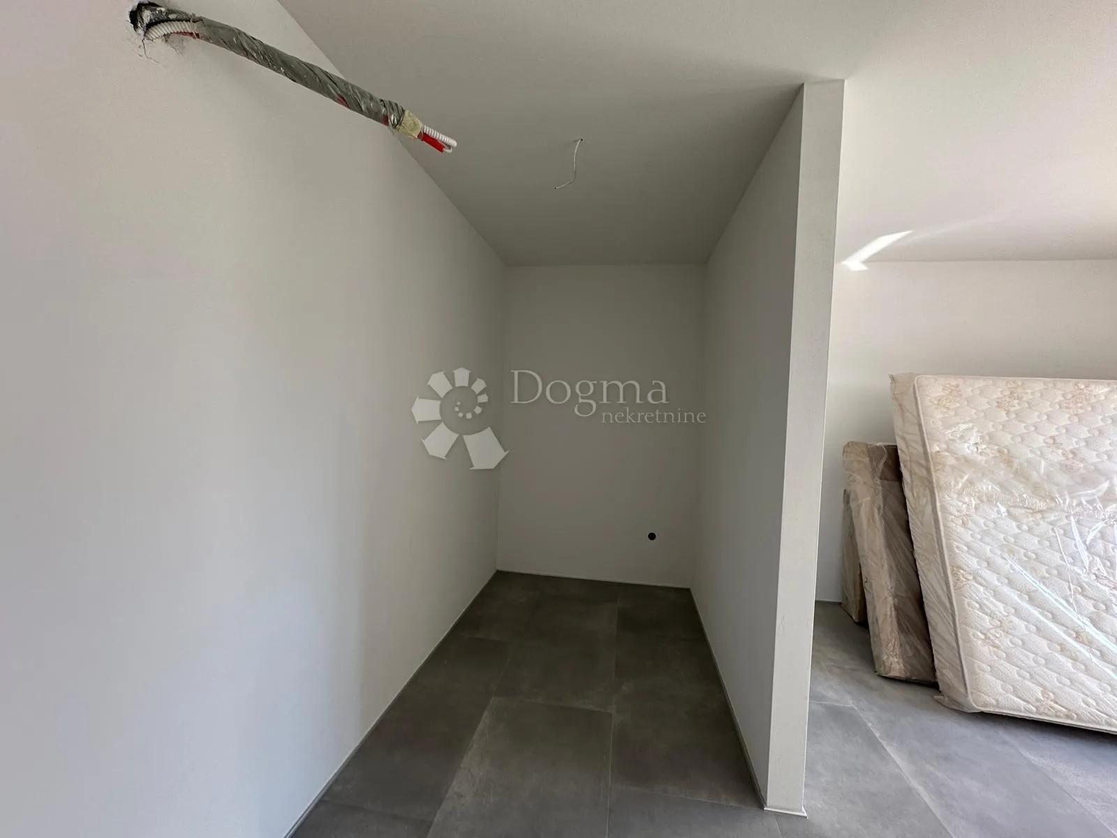 prodaje se kuća u vrsima roh bau - slika 10