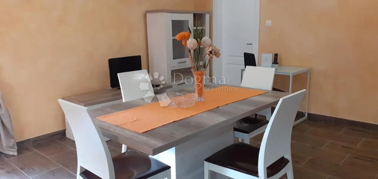kuća s renoviranim stanom i građevinskim zemljištem, 5 minuta od pazina - slika 6