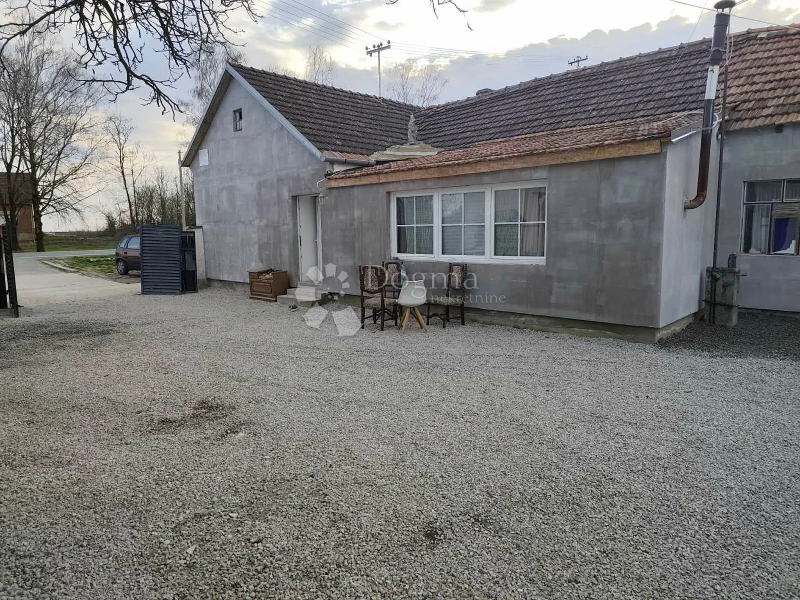 kuća s okućnicom i velikim zemljištem u koški - slika 1