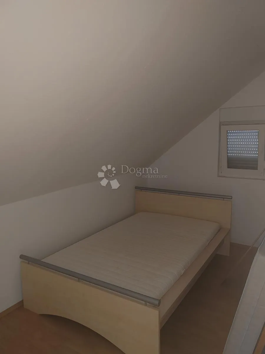 gračac kuća za odmor ili dom sređena s velikom okučnicom - slika 7