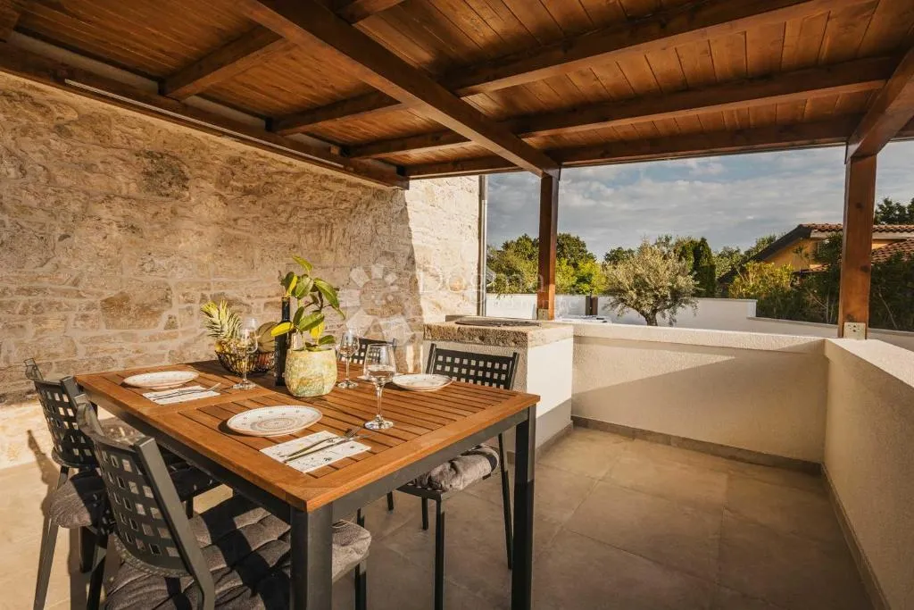 poreč - renovirana kamena kuća zadnja u nizu s jakuzijem - slika 20