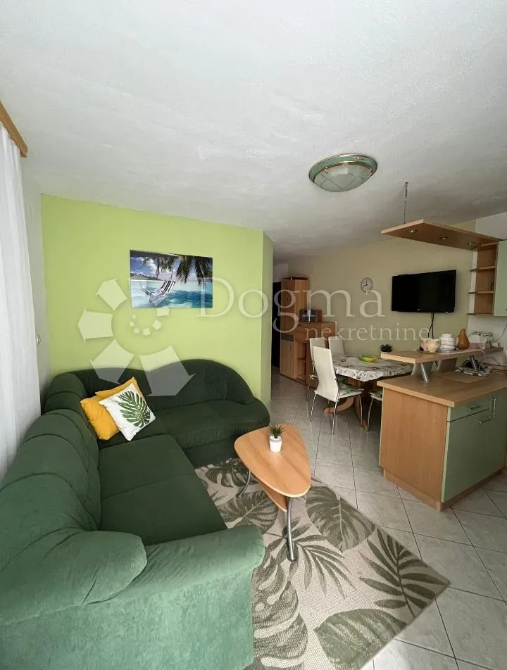 apartman s vrtom,blizu mora i centra, pakoštane - slika 2