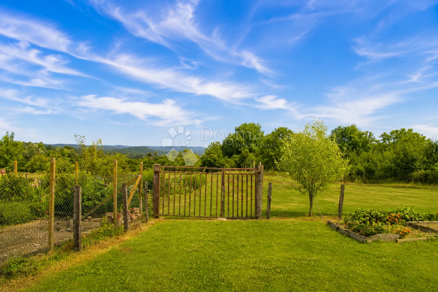 brodski drenovac – kuća 140 m², veliko zemljište - slika 12