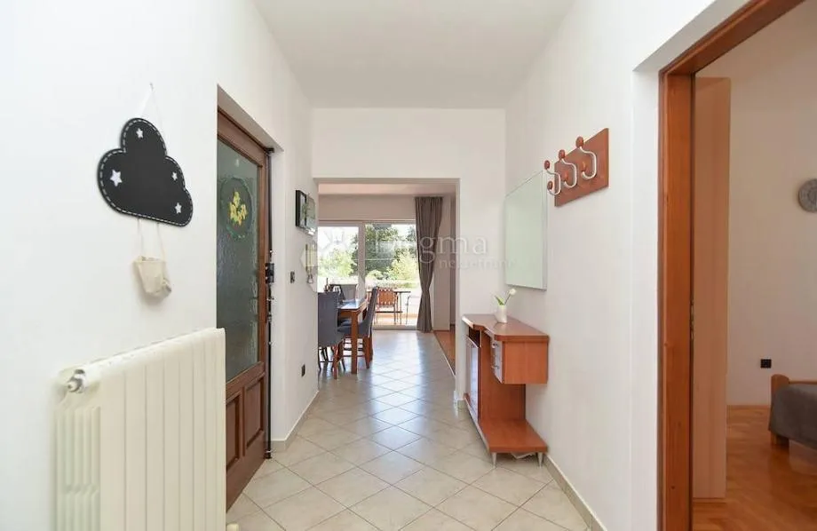apartmanska kuća visokog potencijala 2 km od mora! - slika 11