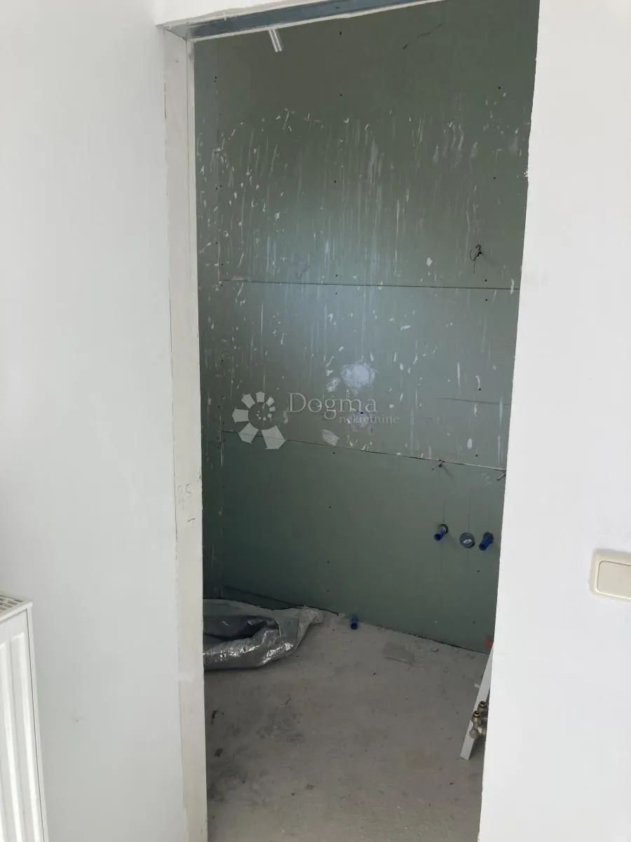 prilika - apartmanska kuća u pirovcu, 1. red do mora - slika 46