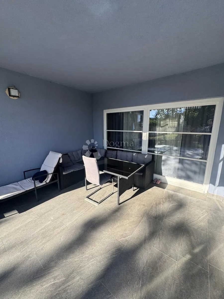 vila 425.99 m2 + 1294 m2 dvorište - prilika - slika 9