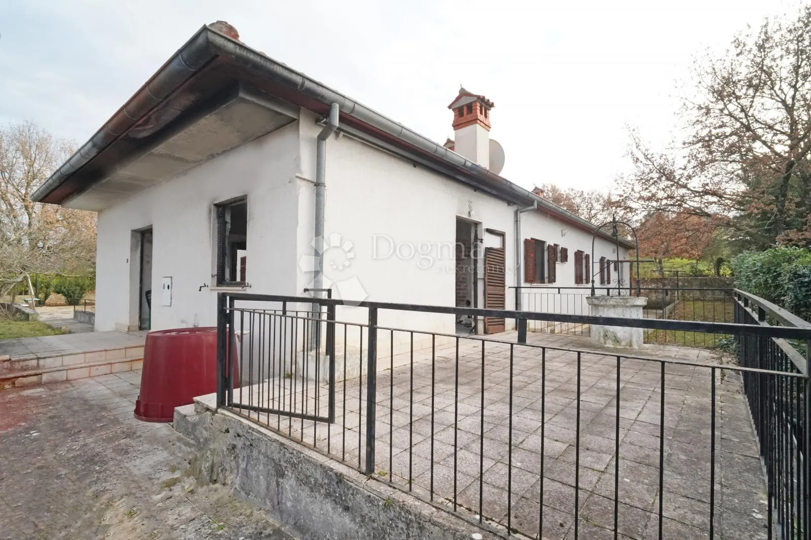prostrana samostojeća kuća sa velikom okućnicom - slika 6