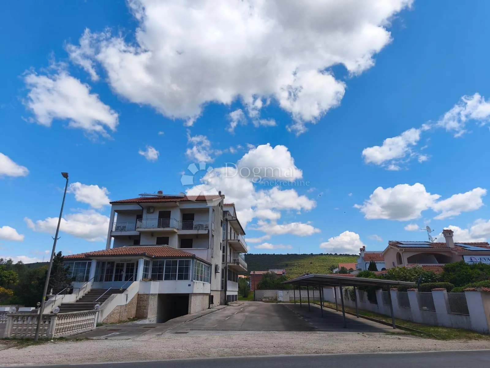 sukošan - obiteljski hotel sa restoranom blizu mora - slika 3
