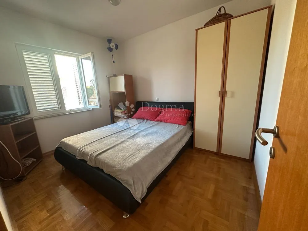 jadrija – stan u dvojnoj kući, samo 70 m od plaže! - slika 7