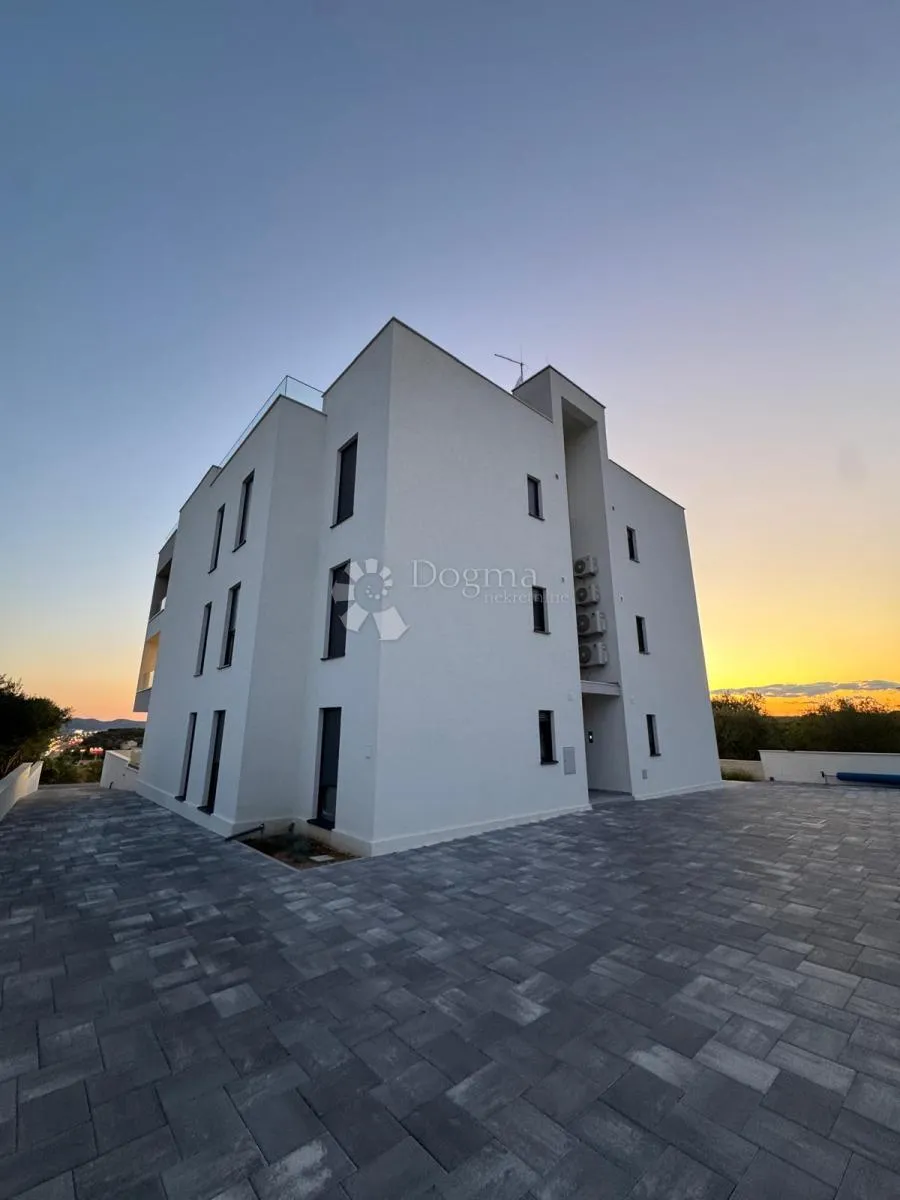 crno, zadar -luksuzan trosoban stan - prizemlje s bazenom 100 m² - slika 7