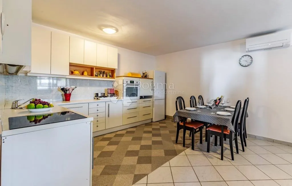 medulin, kuća sa dva apartmana na mirnoj lokaciji - slika 5