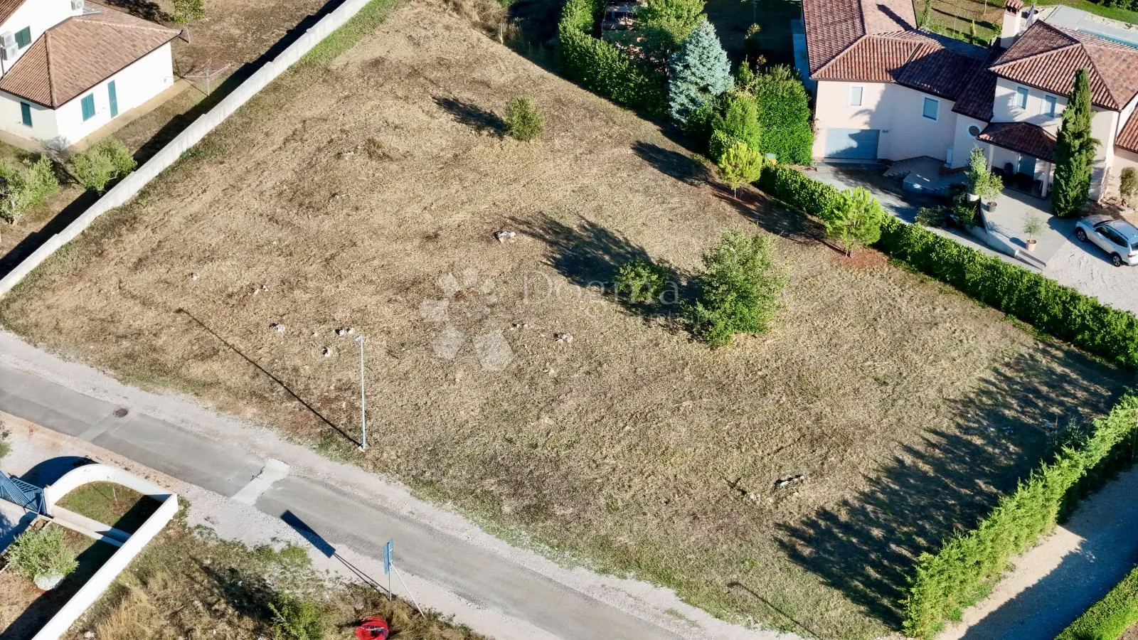 građevinsko zemljište nadomak labina - 900 m2 - slika 2